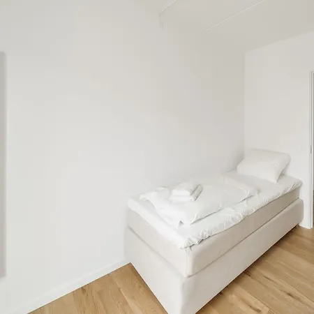 Fantastic 2-bed With Large Private Balcony *