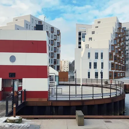 Fantastic 2-bed With Large Private Balcony Daire Odense